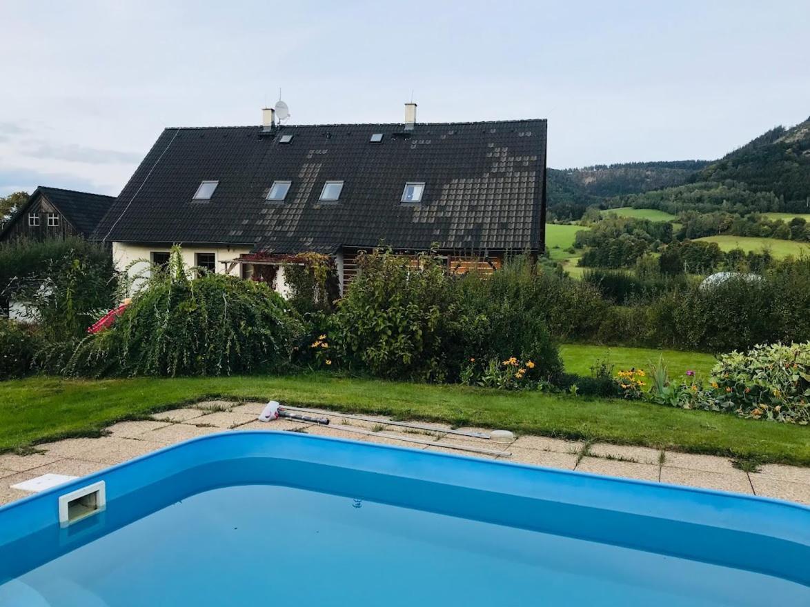 Apartman V Chaloupce Na Vrsku Bernsdorf Exterior foto