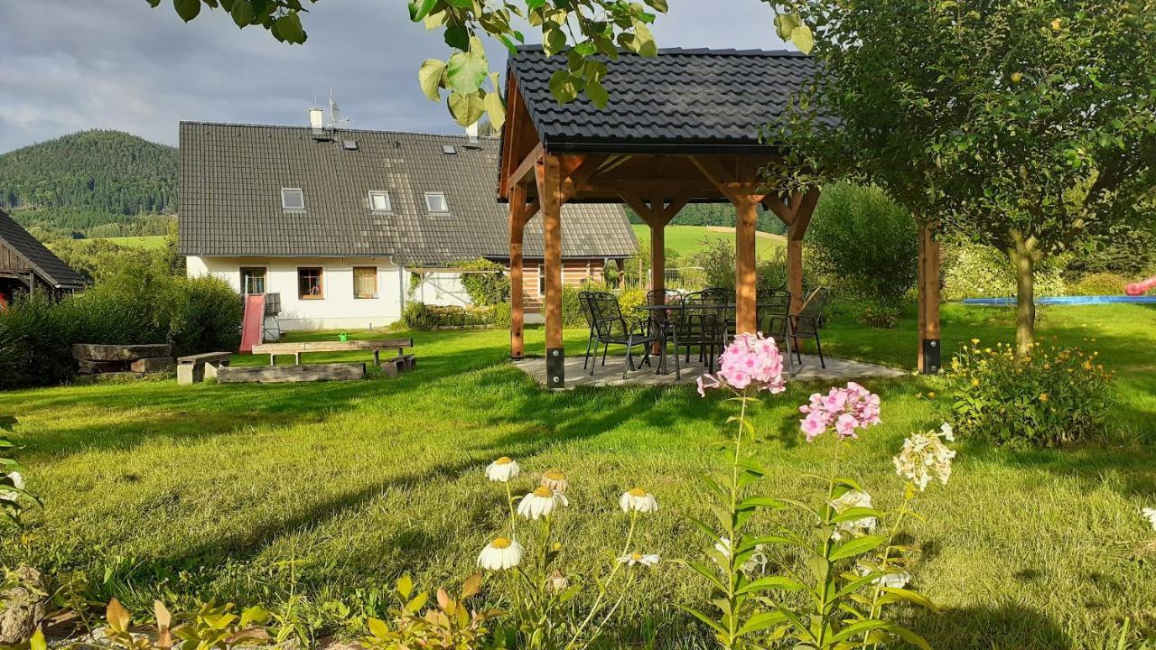 Apartman V Chaloupce Na Vrsku Bernsdorf Exterior foto